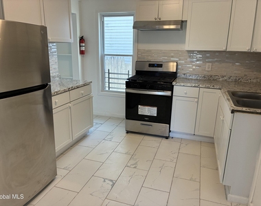 803 Craig Street - Photo Thumbnail 5