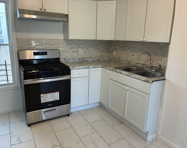 803 Craig Street - Photo Thumbnail 6