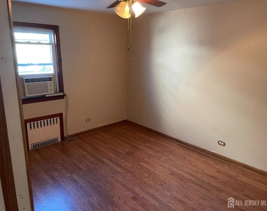 215 Karsey Street - Photo Thumbnail 5