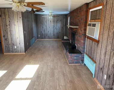 215 Karsey Street - Photo Thumbnail 2
