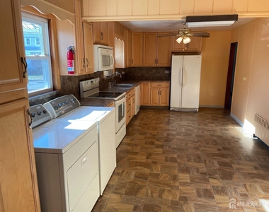 215 Karsey Street - Photo Thumbnail 1