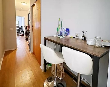 333 W 43rd Street - Photo Thumbnail 4