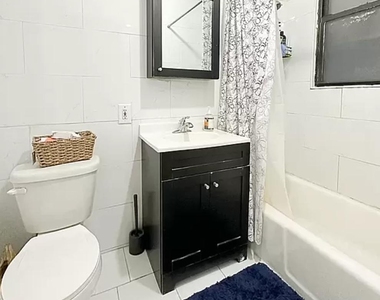 333 W 43rd Street - Photo Thumbnail 6
