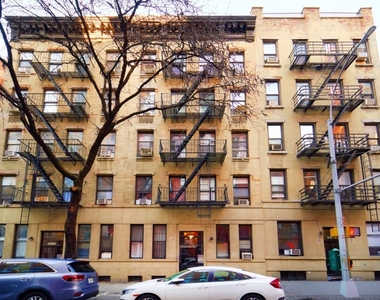 333 W 43rd Street - Photo Thumbnail 7