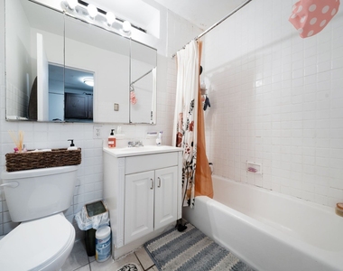333 W 43rd Street - Photo Thumbnail 4