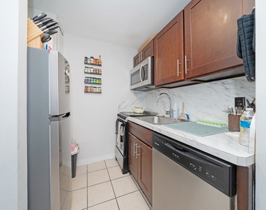 333 W 43rd Street - Photo Thumbnail 5