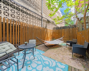 333 W 43rd Street - Photo Thumbnail 1