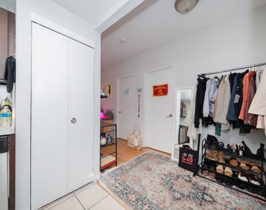 333 W 43rd Street - Photo Thumbnail 7