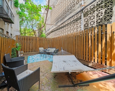 333 W 43rd Street - Photo Thumbnail 2