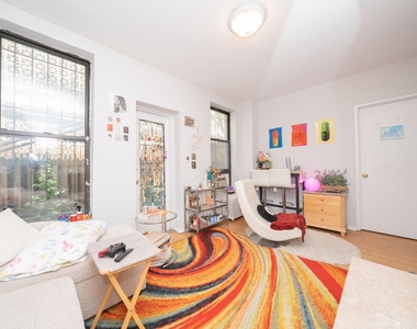 333 W 43rd Street - Photo Thumbnail 9