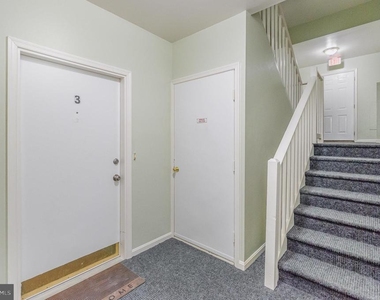 100 Grosvenor Lane - Photo Thumbnail 3