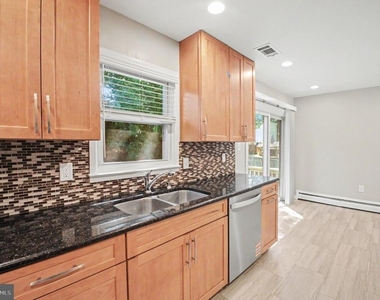 4522 Glendale Road - Photo Thumbnail 7