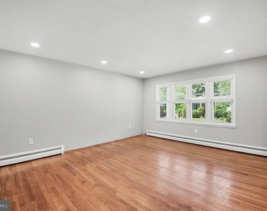 4522 Glendale Road - Photo Thumbnail 15