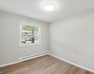 4522 Glendale Road - Photo Thumbnail 16