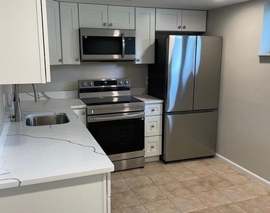 216 Maple Street - Photo Thumbnail 8