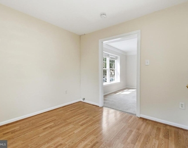 8031 Sleepy View Lane - Photo Thumbnail 11