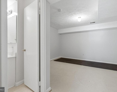 8031 Sleepy View Lane - Photo Thumbnail 35