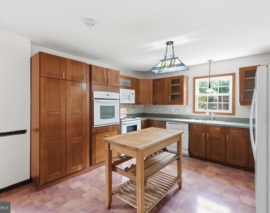 8031 Sleepy View Lane - Photo Thumbnail 16