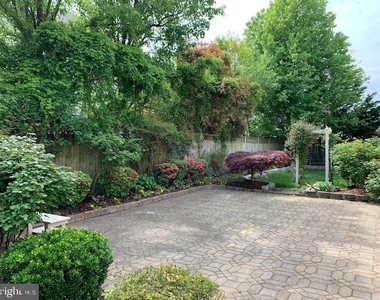 8219 Electric Avenue - Photo Thumbnail 4
