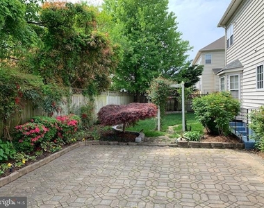 8219 Electric Avenue - Photo Thumbnail 3