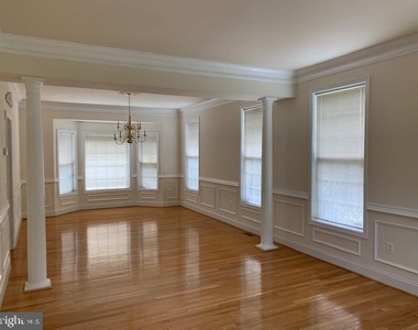 8219 Electric Avenue - Photo Thumbnail 10