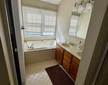 3942 Kathryn Jean Court - Photo Thumbnail 17