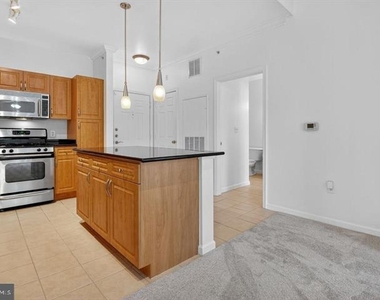 12945 Centre Park Circle - Photo Thumbnail 5