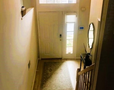 1303 Park Garden Lane - Photo Thumbnail 5