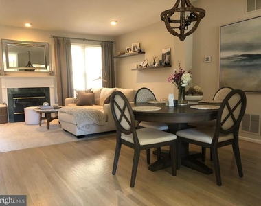 1303 Park Garden Lane - Photo Thumbnail 3