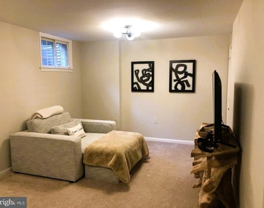 1303 Park Garden Lane - Photo Thumbnail 12