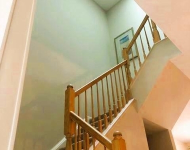 1303 Park Garden Lane - Photo Thumbnail 8