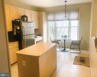 1303 Park Garden Lane - Photo Thumbnail 6