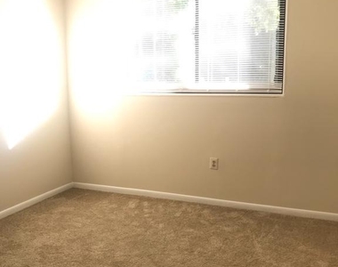 10724 West Drive - Photo Thumbnail 16
