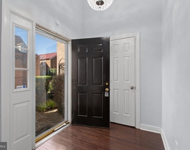 1011 Charles Street - Photo Thumbnail 15