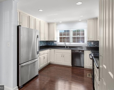 1011 Charles Street - Photo Thumbnail 10