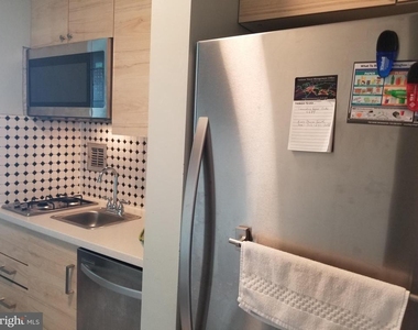 1011 Arlington Boulevard - Photo Thumbnail 2