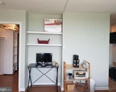 1011 Arlington Boulevard - Photo Thumbnail 11
