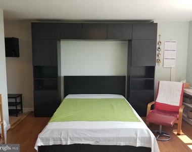 1011 Arlington Boulevard - Photo Thumbnail 9