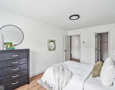 6515 Ridge Avenue - Photo Thumbnail 6