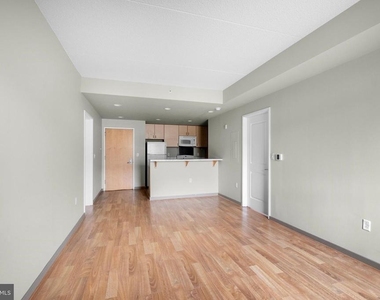 815 Arch Street - Photo Thumbnail 6