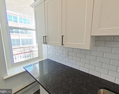 404 Fountain Street - Photo Thumbnail 2
