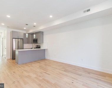 2406 W Master Street - Photo Thumbnail 3