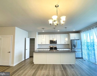 224 Lilac Street - Photo Thumbnail 5