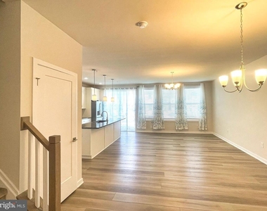 224 Lilac Street - Photo Thumbnail 4
