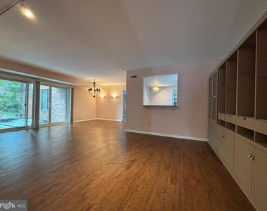 303 Mountainview Drive - Photo Thumbnail 9