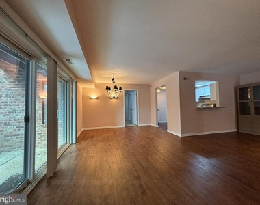 303 Mountainview Drive - Photo Thumbnail 8