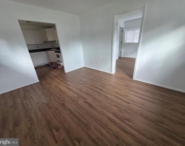 513 W Butler Avenue - Photo Thumbnail 3