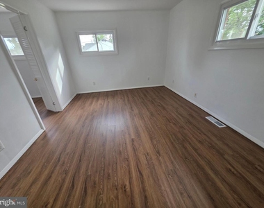 513 W Butler Avenue - Photo Thumbnail 1