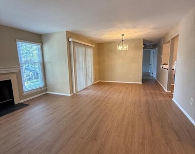 121 Andover Place - Photo Thumbnail 2
