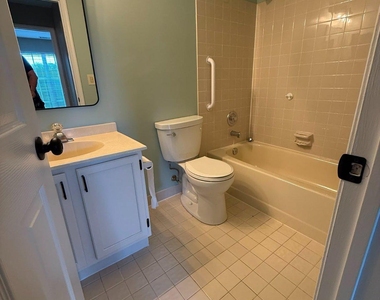 121 Andover Place - Photo Thumbnail 13